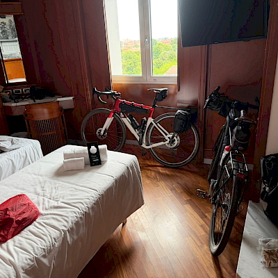 Modena - die Velos übernachten im Zimmer